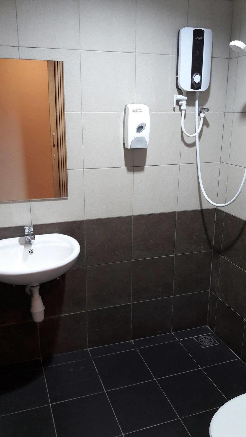 One Point Hotel Kuching Eksteriør billede