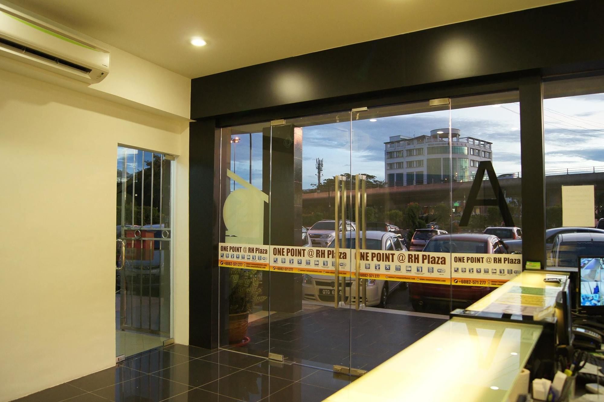 One Point Hotel Kuching Eksteriør billede